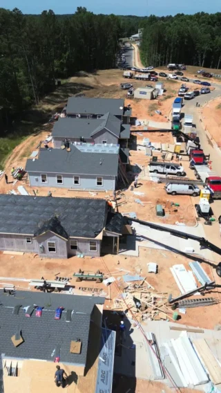 That’s a wrap on Day 2 of the @habitatraleigh Home Builders Blitz! 🛠️🏡
⁣
Big progress, strong teamwork, and one step closer to home.⁣
⁣
#homesteadbuilt #buildersofig #habitatforhumanity #habitatraleigh #homebuildersblitz
