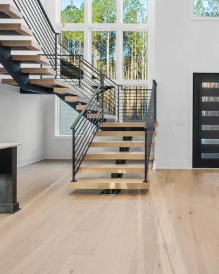 Designed to turn everyday steps into something special. ✨ ⁣
⁣
#homesteadbuilt #stairdesign #customstairs #luxuryhomedesign #customhomebuilder