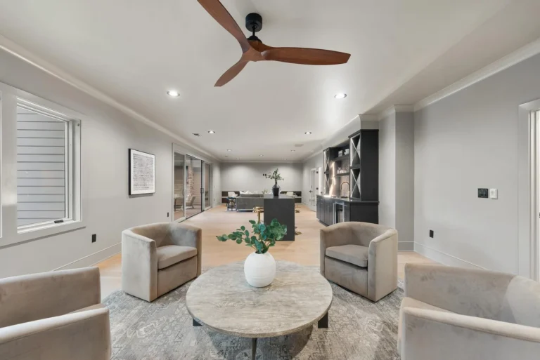 Designed to bring people together. ✨
⁣
🔗 in bio to see more—7000 N Ridge Drive 
⁣
Listed by @thejimallengroup 
⁣
#homesteadbuilt #entertainingathome #northridge #luxuryhomebuilder #golfcoursehomes