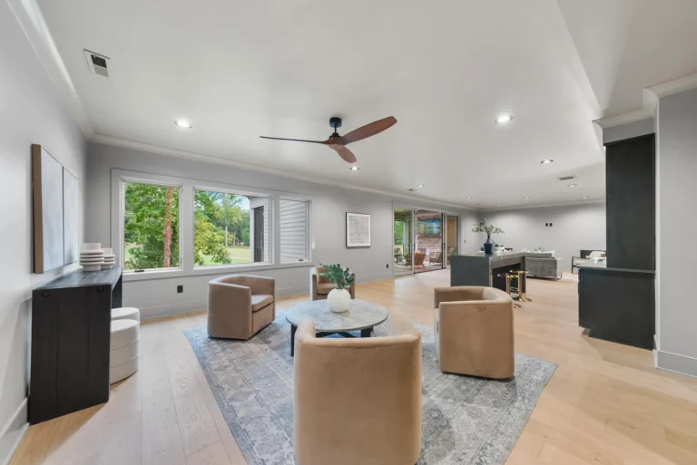 Designed to bring people together. ✨
⁣
🔗 in bio to see more—7000 N Ridge Drive 
⁣
Listed by @thejimallengroup 
⁣
#homesteadbuilt #entertainingathome #northridge #luxuryhomebuilder #golfcoursehomes
