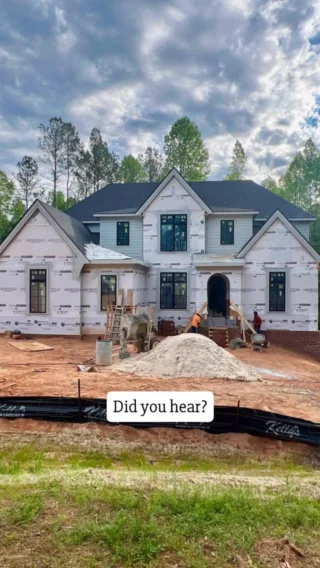 This @shinleafliving home NOW features a 𝗳𝗶𝗻𝗶𝘀𝗵𝗲𝗱 𝗯𝗮𝘀𝗲𝗺𝗲𝗻𝘁 with soaring 12’ ceilings—because the space was simply too good to leave unfinished! ✨
⁣
Stay tuned for more details!
⁣
📍 404 Shinleaf Pond Trail⁣
🗓 To be completed this September⁣
🏡 5,540 sq ft⁣
🏊 Optional pool⁣
⁣
🔗 in bio.
⁣
Design by @mcmillandesigninc 
⁣
#homesteadbuilt #shinleafestates #northraleigh #customhomebuilder #finishedbasement