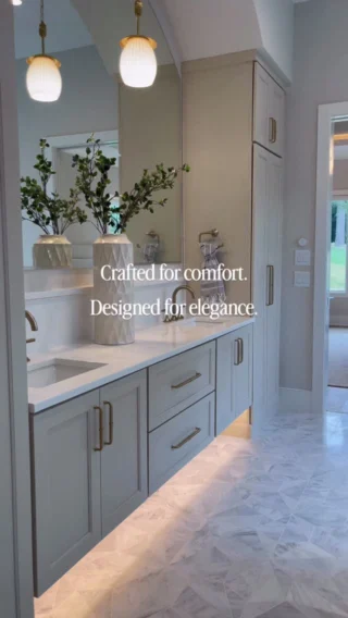 See this bathroom—and the rest of the home. ✨⁣
⁣
Join us for an Open House this Saturday, April 18th, from 2–5 PM with @thejimallengroup.⁣
⁣
📍 7000 N Ridge Drive, Raleigh⁣
🔗 in bio for more details. 
⁣
#homesteadbuilt #customhomebuilder #northridge #raleighnc #golfcoursehomes