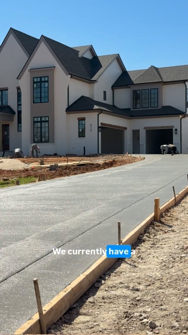 Driveway loading in @shinleafliving 🔄⁣
⁣
#homesteadbuilt #customhomebuilder #raleighrealestate #buildersofig #concretepour