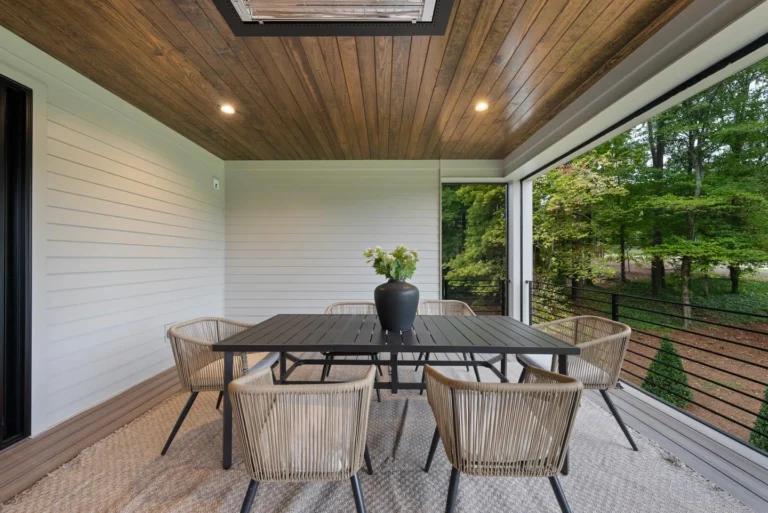 Designed to bring people together. ✨
⁣
🔗 in bio to see more—7000 N Ridge Drive 
⁣
Listed by @thejimallengroup 
⁣
#homesteadbuilt #entertainingathome #northridge #luxuryhomebuilder #golfcoursehomes
